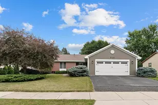712 N Wuthering Hills Dr, Janesville, WI 53546 - Photo 1
