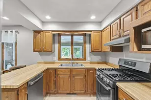 712 N Wuthering Hills Dr, Janesville, WI 53546 - Photo 7