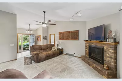 712 N Wuthering Hills Drive, Janesville, WI 53546 - Photo 5