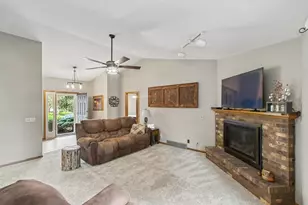 712 N Wuthering Hills Dr, Janesville, WI 53546 - Photo 5