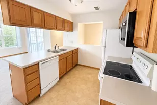 2548 Edgewood Dr, Beloit, WI 53511 - Photo 9