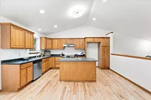 2880 Crinkle Root Dr, Fitchburg, WI 53711 - Photo 7