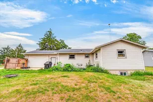 106 E 3rd Ave, Brodhead, WI 53520 - Photo 9