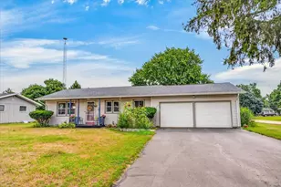 106 E 3rd Ave, Brodhead, WI 53520 - Photo 5