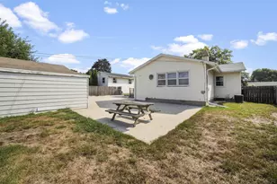 2348 Pioneer Dr, Beloit, WI 53511 - Photo 37