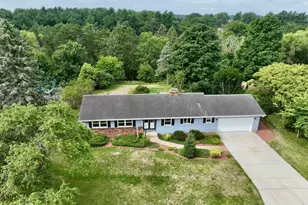 921 Park Ridge Rd, Janesville, WI 53546 - Photo 1
