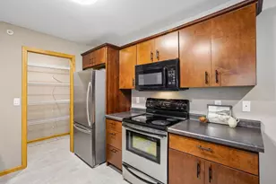 8206 Starr Grass Dr, Madison, WI 53719 - Photo 5
