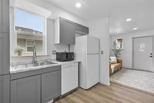 1317 Everett St, Madison, WI 53704 - Photo 9