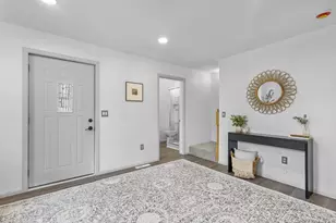 1317 Everett St, Madison, WI 53704 - Photo 5