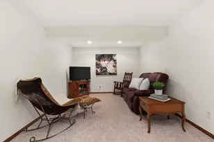 916 Forest View Dr, Verona, WI 53593 - Photo 29