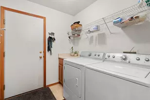 916 Forest View Dr, Verona, WI 53593 - Photo 19