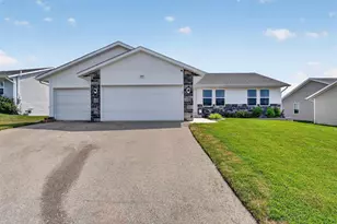 3150 Emerald Dr, Janesville, WI 53546 - Photo 3