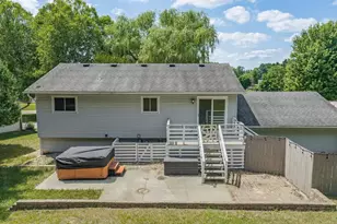 937 Justin Cir, Reedsburg, WI 53959 - Photo 3