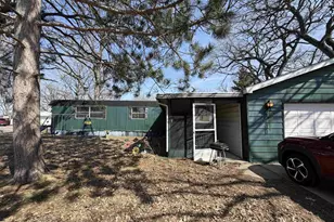 122 Falling Creek Cir, Janesville, WI 53548 - Photo 3