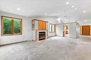 615 Kensington Square, Stoughton, WI 53589 - Photo 5