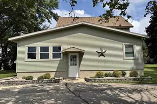 N5889 S Crystal Lake Rd, Beaver Dam, WI 53916 - Photo 7