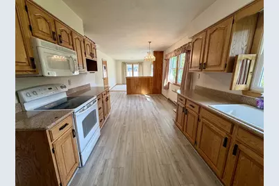 2122 N Hawthorne Park Drive, Janesville, WI 53545 - Photo 9