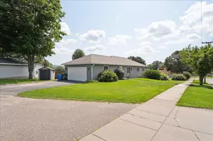 721 Grove St, Baraboo, WI 53913 - Photo 43