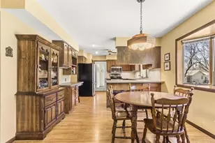 17 Park Crest Ct, Madison, WI 53711 - Photo 9
