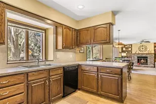 17 Park Crest Ct, Madison, WI 53711 - Photo 11