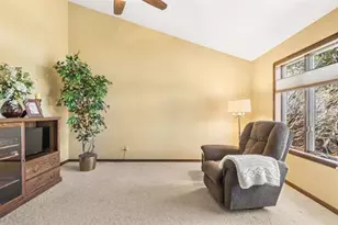 17 Park Crest Ct, Madison, WI 53711 - Photo 7