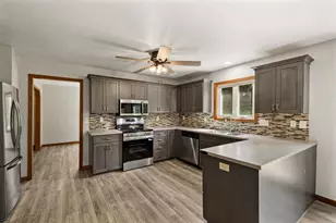 3702 Spring Hill Ct, Middleton, WI 53562 - Photo 9