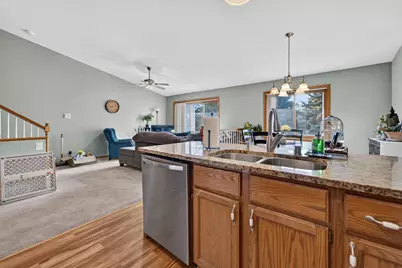 213 Broadway Drive, Sun Prairie, WI 53590 - Photo 3