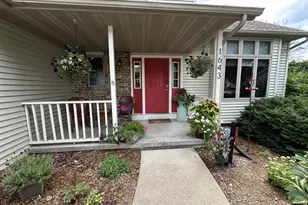 1643 Erin Hill, Stoughton, WI 53589 - Photo 3