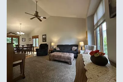 1643 Erin Hill, Stoughton, WI 53589 - Photo 5