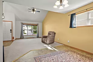 7215 Arctic Fox Dr, Madison, WI 53719 - Photo 9