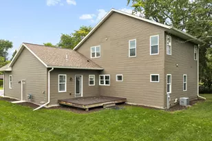 5571 Cheryl Dr, Fitchburg, WI 53711 - Photo 9