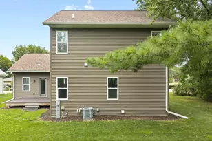 5571 Cheryl Dr, Fitchburg, WI 53711 - Photo 9