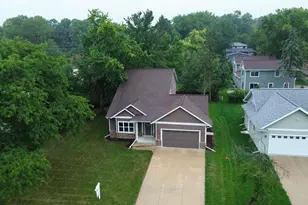 5571 Cheryl Dr, Fitchburg, WI 53711 - Photo 3