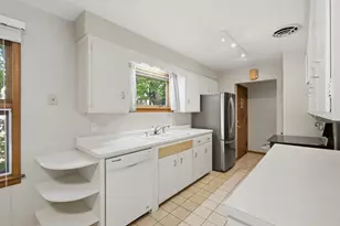402 E Dean Ave, Madison, WI 53716 - Photo 5