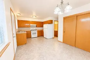 1405 Oconomowoc Ave, Watertown, WI 53094 - Photo 7