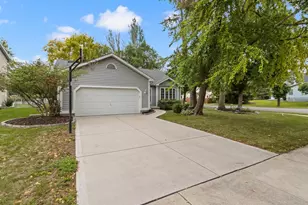 5642 Irongate Dr, Madison, WI 53716 - Photo 3
