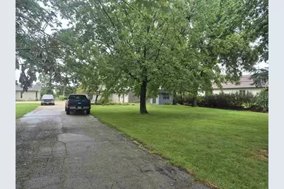 19 E Auburn Drive, Beloit, WI 53511 - Photo 3