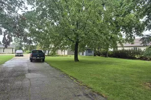 19 E Auburn Dr, Beloit, WI 53511 - Photo 3