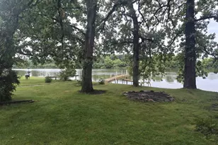 19 E Auburn Dr, Beloit, WI 53511 - Photo 1