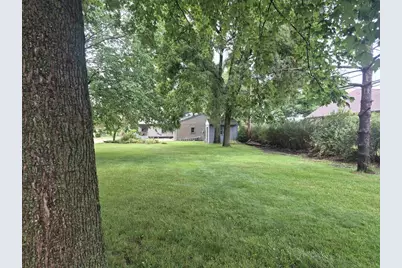 19 E Auburn Drive, Beloit, WI 53511 - Photo 5