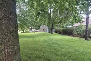 19 E Auburn Dr, Beloit, WI 53511 - Photo 5