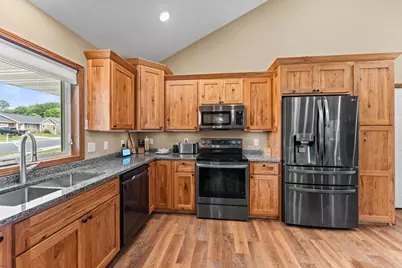 1002 Hay Creek Trail, Reedsburg, WI 53959 - Photo 19