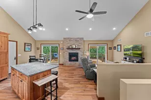 1002 Hay Creek Trail, Reedsburg, WI 53959 - Photo 15