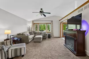 829 Edgemore Dr, Sun Prairie, WI 53590 - Photo 5