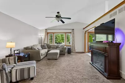 829 Edgemore Drive, Sun Prairie, WI 53590 - Photo 9