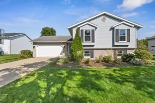 829 Edgemore Dr, Sun Prairie, WI 53590 - Photo 1