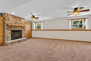 829 Edgemore Dr, Sun Prairie, WI 53590 - Photo 11