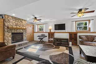 829 Edgemore Dr, Sun Prairie, WI 53590 - Photo 15