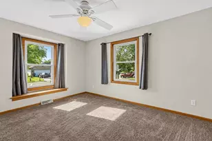 829 Edgemore Dr, Sun Prairie, WI 53590 - Photo 9