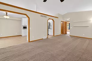 829 Edgemore Dr, Sun Prairie, WI 53590 - Photo 5